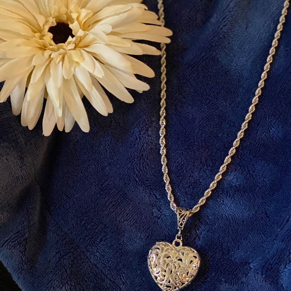 24” Beautiful Silver Rope Chain with Heart!!!! - Picture 10 of 11